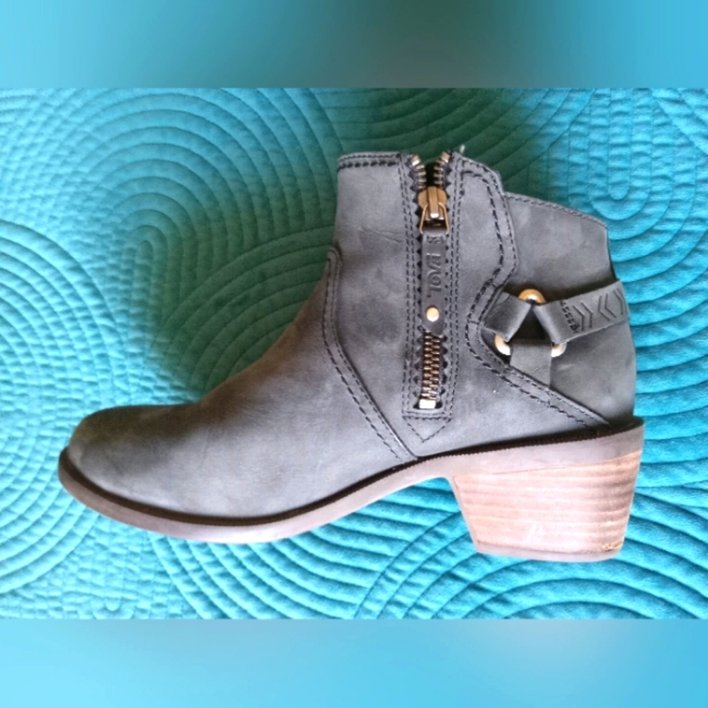 Teva | Foxy Gray Suede Nubuck Ankle Boot Booties Size 8 - Picture 3 of 13